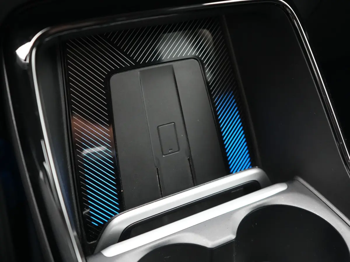 xDrive30 67 kWh 313pk Dealer O.H. | Trekhaak Af Fabriek | Camera | Adaptief M Onderstel | Voorstoelen Verwarmd | Keyless | Sfeerverlichting | Apple Carplay | Adaptive LED | Cruise Control | 