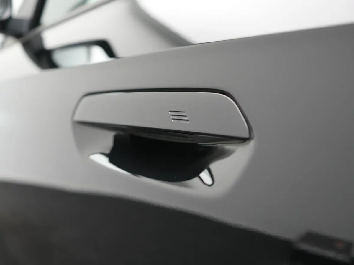 xDrive30 67 kWh 313pk Dealer O.H. | Trekhaak Af Fabriek | Camera | Adaptief M Onderstel | Voorstoelen Verwarmd | Keyless | Sfeerverlichting | Apple Carplay | Adaptive LED | Cruise Control | 
