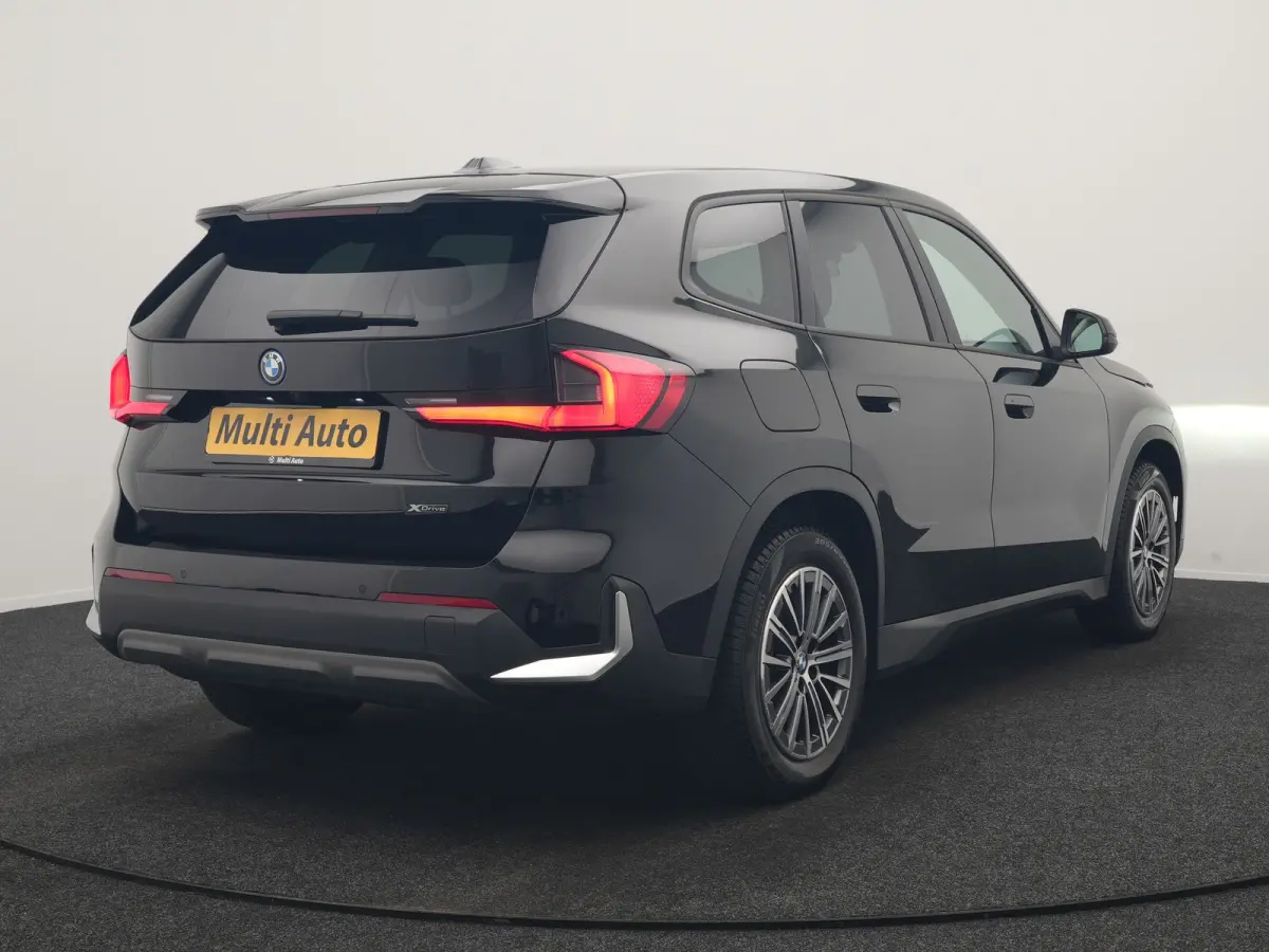 xDrive30 67 kWh 313pk Dealer O.H. | Trekhaak Af Fabriek | Camera | Adaptief M Onderstel | Voorstoelen Verwarmd | Keyless | Sfeerverlichting | Apple Carplay | Adaptive LED | Cruise Control | 
