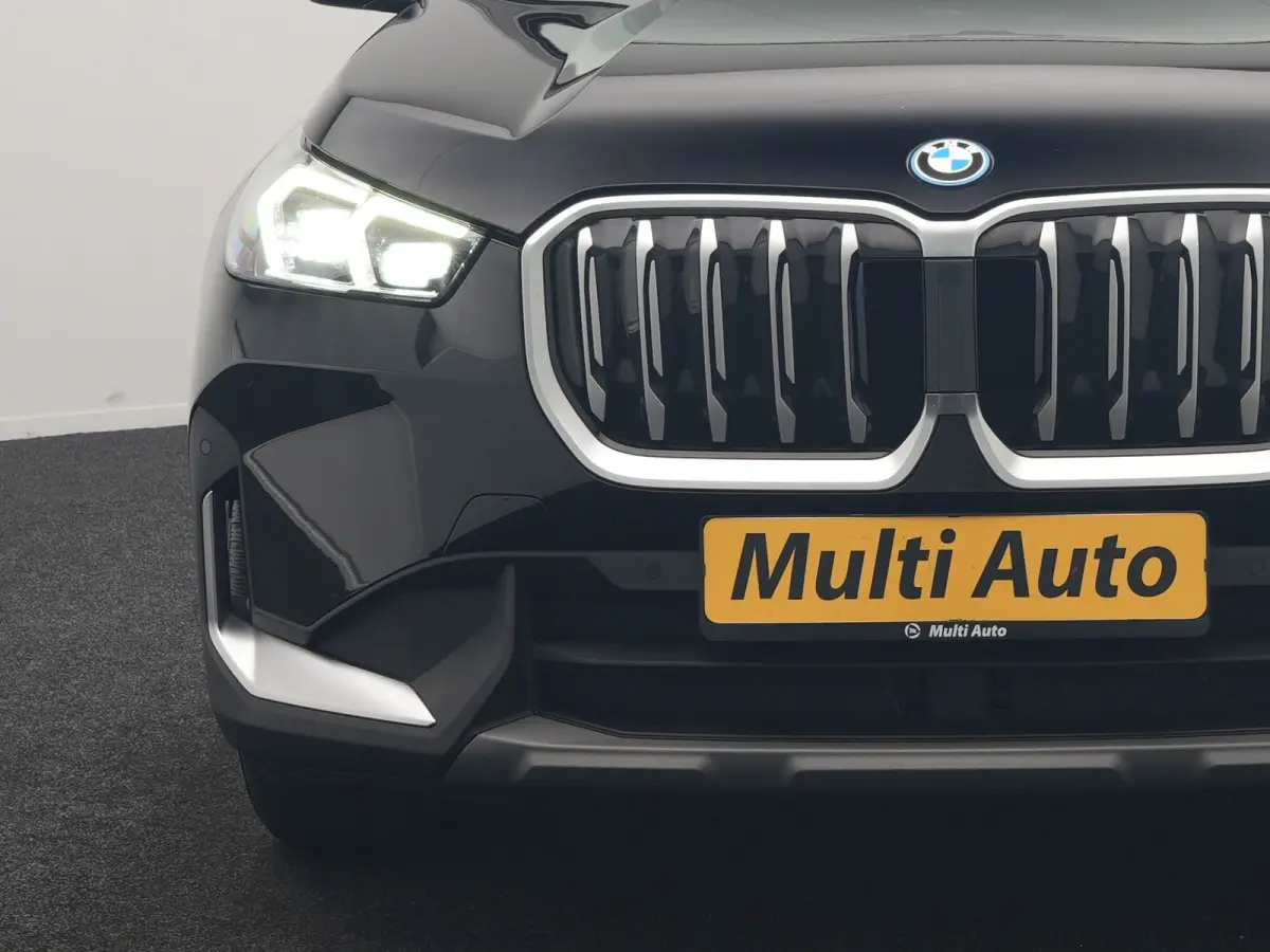 xDrive30 67 kWh 313pk Dealer O.H. | Trekhaak Af Fabriek | Camera | Adaptief M Onderstel | Voorstoelen Verwarmd | Keyless | Sfeerverlichting | Apple Carplay | Adaptive LED | Cruise Control | 