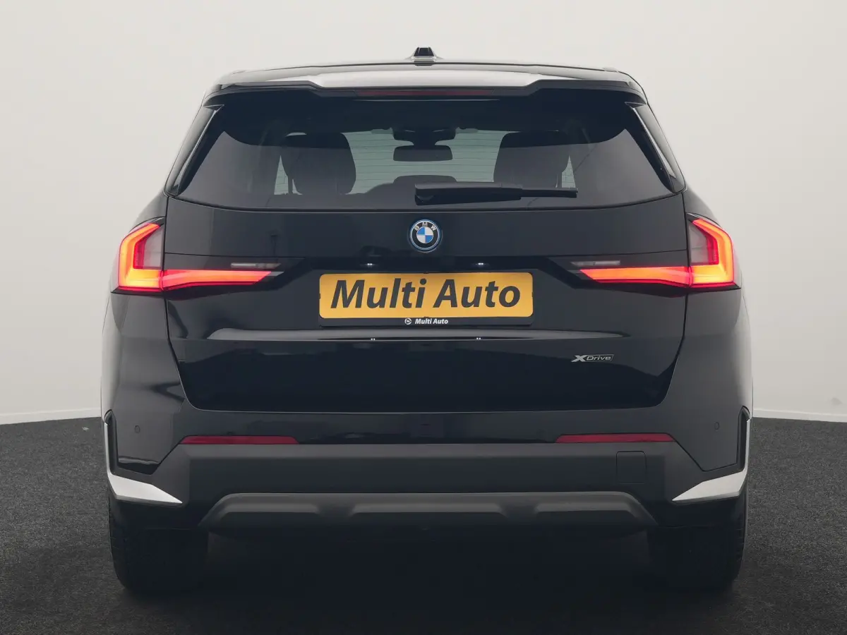 xDrive30 67 kWh 313pk Dealer O.H. | Trekhaak Af Fabriek | Camera | Adaptief M Onderstel | Voorstoelen Verwarmd | Keyless | Sfeerverlichting | Apple Carplay | Adaptive LED | Cruise Control | 