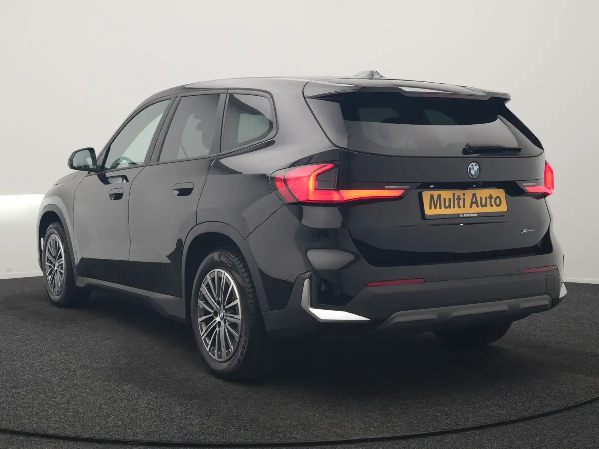 xDrive30 67 kWh 313pk Dealer O.H. | Trekhaak Af Fabriek | Camera | Adaptief M Onderstel | Voorstoelen Verwarmd | Keyless | Sfeerverlichting | Apple Carplay | Adaptive LED | Cruise Control | 