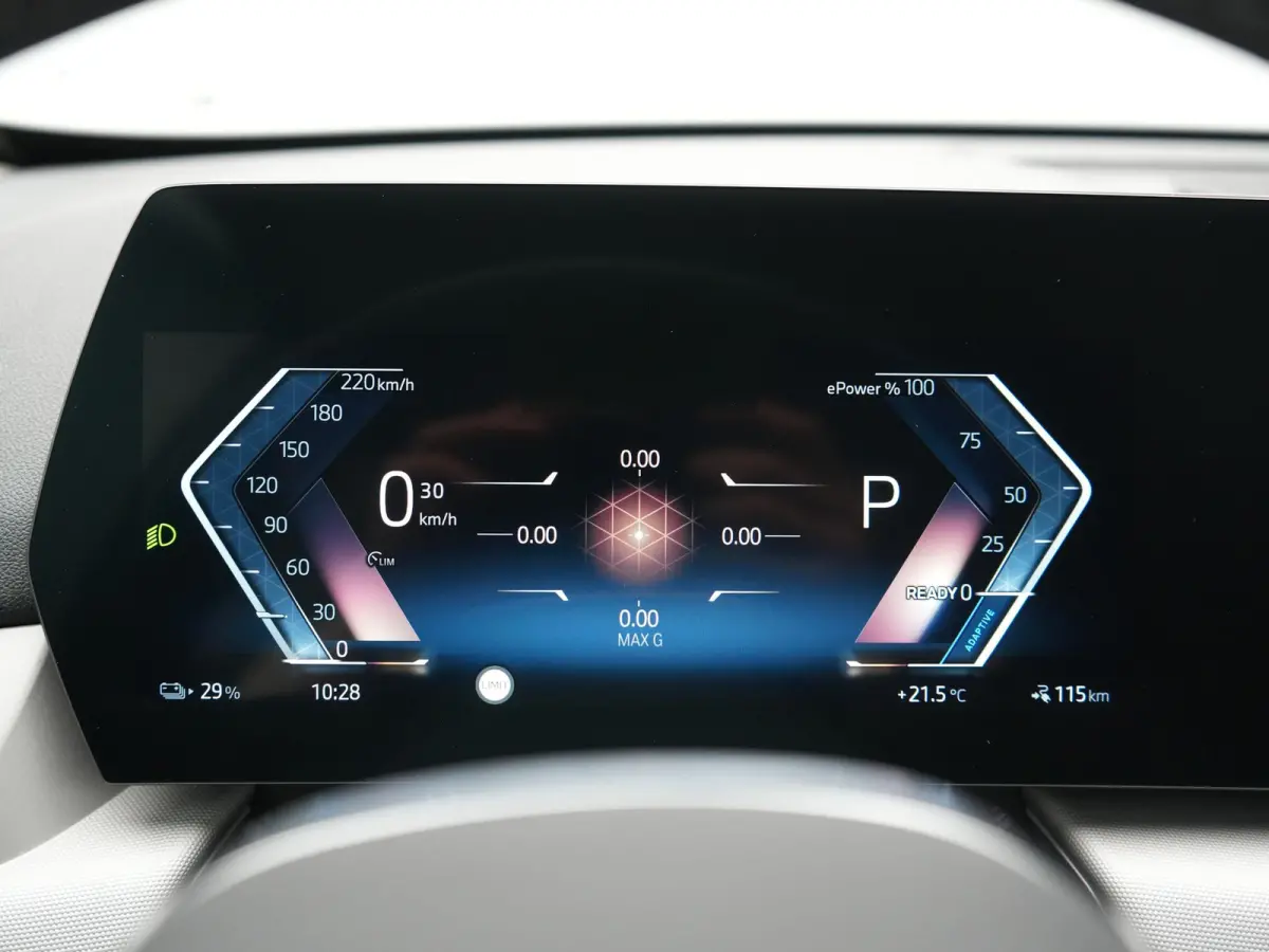 xDrive30 67 kWh 313pk Dealer O.H. | Trekhaak Af Fabriek | Camera | Adaptief M Onderstel | Voorstoelen Verwarmd | Keyless | Sfeerverlichting | Apple Carplay | Adaptive LED | Cruise Control | 