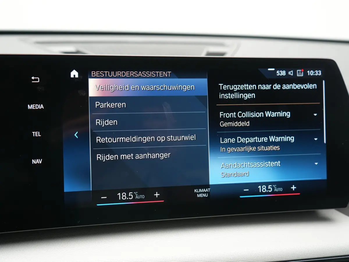 xDrive30 67 kWh 313pk Dealer O.H. | Trekhaak Af Fabriek | Camera | Adaptief M Onderstel | Voorstoelen Verwarmd | Keyless | Sfeerverlichting | Apple Carplay | Adaptive LED | Cruise Control | 