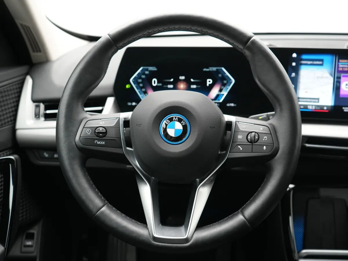 xDrive30 67 kWh 313pk Dealer O.H. | Trekhaak Af Fabriek | Camera | Adaptief M Onderstel | Voorstoelen Verwarmd | Keyless | Sfeerverlichting | Apple Carplay | Adaptive LED | Cruise Control | 