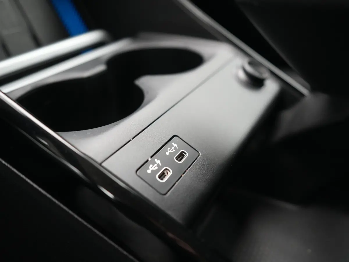 xDrive30 67 kWh 313pk Dealer O.H. | Trekhaak Af Fabriek | Camera | Adaptief M Onderstel | Voorstoelen Verwarmd | Keyless | Sfeerverlichting | Apple Carplay | Adaptive LED | Cruise Control | 