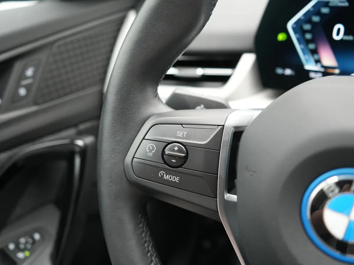xDrive30 67 kWh 313pk Dealer O.H. | Trekhaak Af Fabriek | Camera | Adaptief M Onderstel | Voorstoelen Verwarmd | Keyless | Sfeerverlichting | Apple Carplay | Adaptive LED | Cruise Control | 