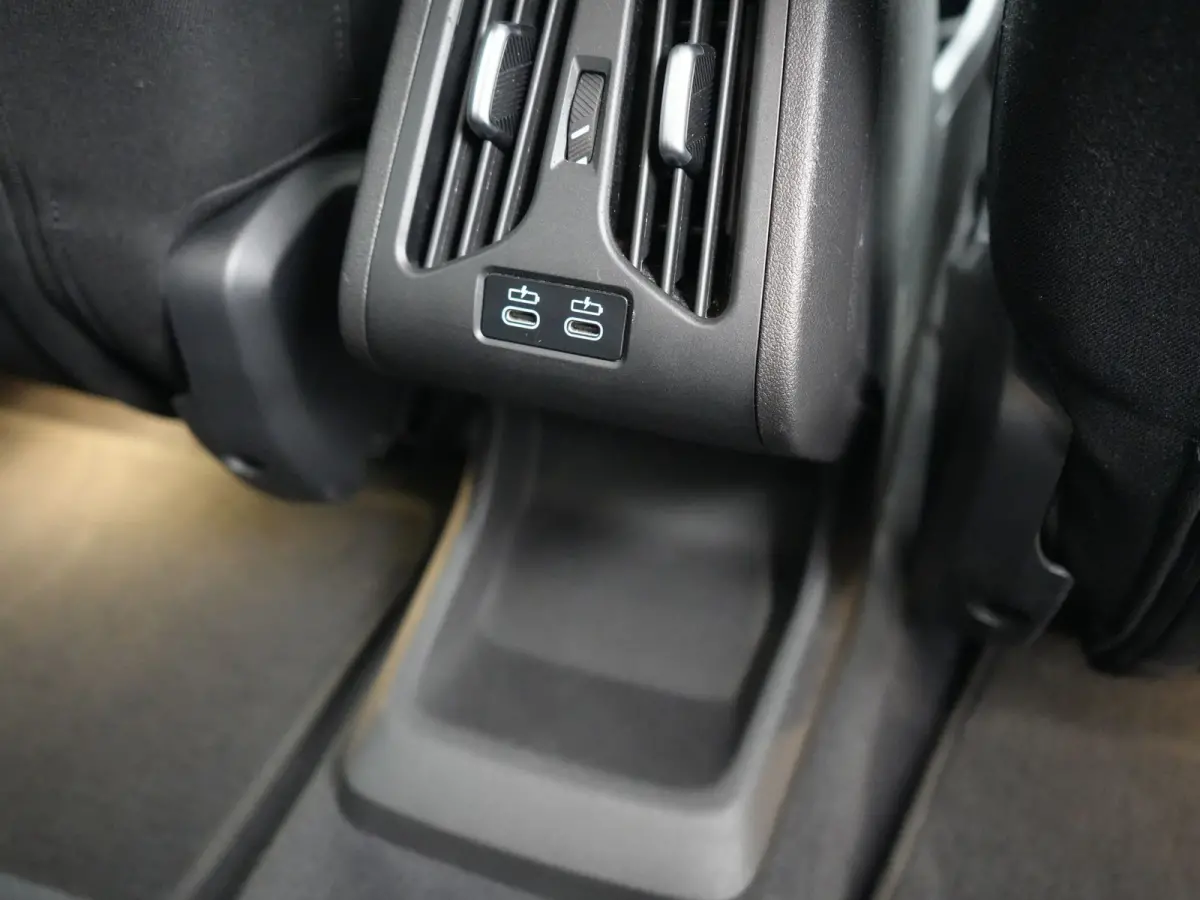 xDrive30 67 kWh 313pk Dealer O.H. | Trekhaak Af Fabriek | Camera | Adaptief M Onderstel | Voorstoelen Verwarmd | Keyless | Sfeerverlichting | Apple Carplay | Adaptive LED | Cruise Control | 