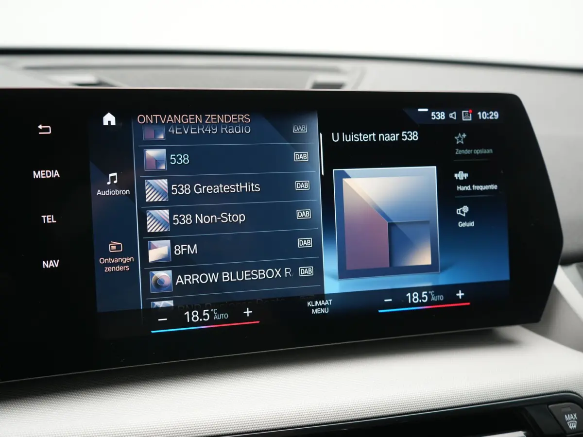 xDrive30 67 kWh 313pk Dealer O.H. | Trekhaak Af Fabriek | Camera | Adaptief M Onderstel | Voorstoelen Verwarmd | Keyless | Sfeerverlichting | Apple Carplay | Adaptive LED | Cruise Control | 