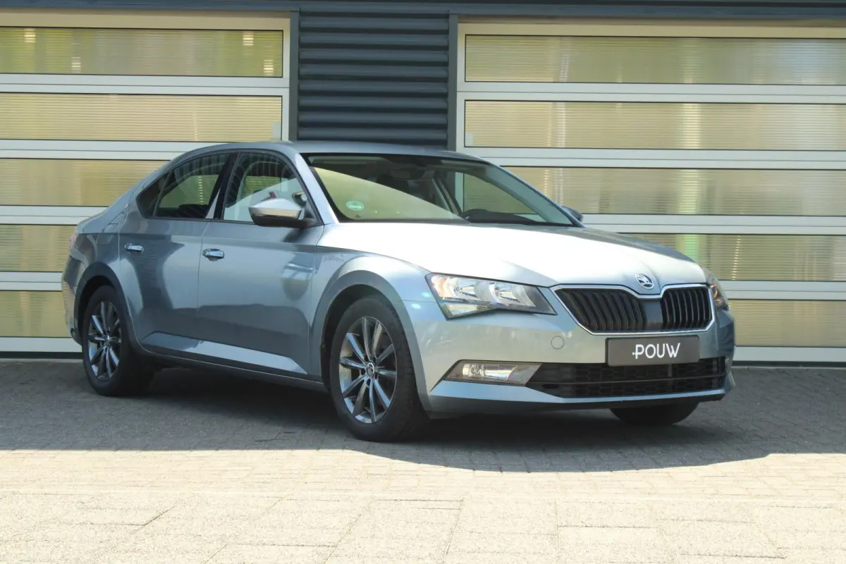 1.5 TSI 150pk Ambition | Verwarmde Voorruit | Cruise Control | 17"  Velgen | Parkeersensoren | Stoelverwarming | Climate Control