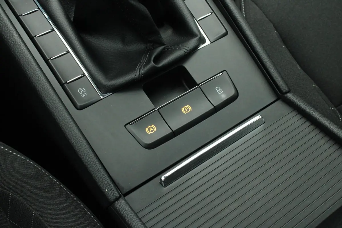 1.5 TSI 150pk Ambition | Verwarmde Voorruit | Cruise Control | 17"  Velgen | Parkeersensoren | Stoelverwarming | Climate Control