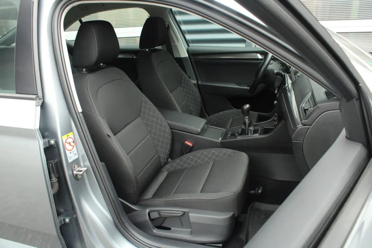 1.5 TSI 150pk Ambition | Verwarmde Voorruit | Cruise Control | 17"  Velgen | Parkeersensoren | Stoelverwarming | Climate Control