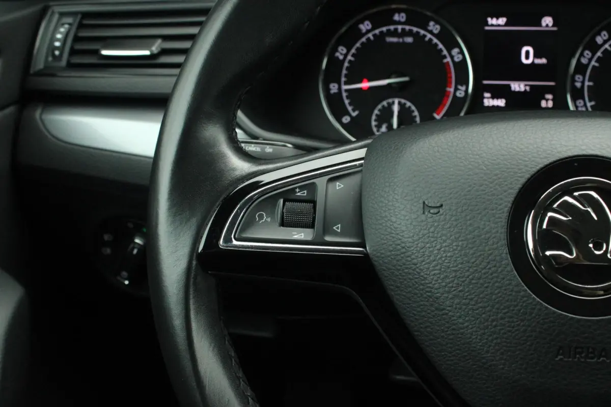 1.5 TSI 150pk Ambition | Verwarmde Voorruit | Cruise Control | 17"  Velgen | Parkeersensoren | Stoelverwarming | Climate Control