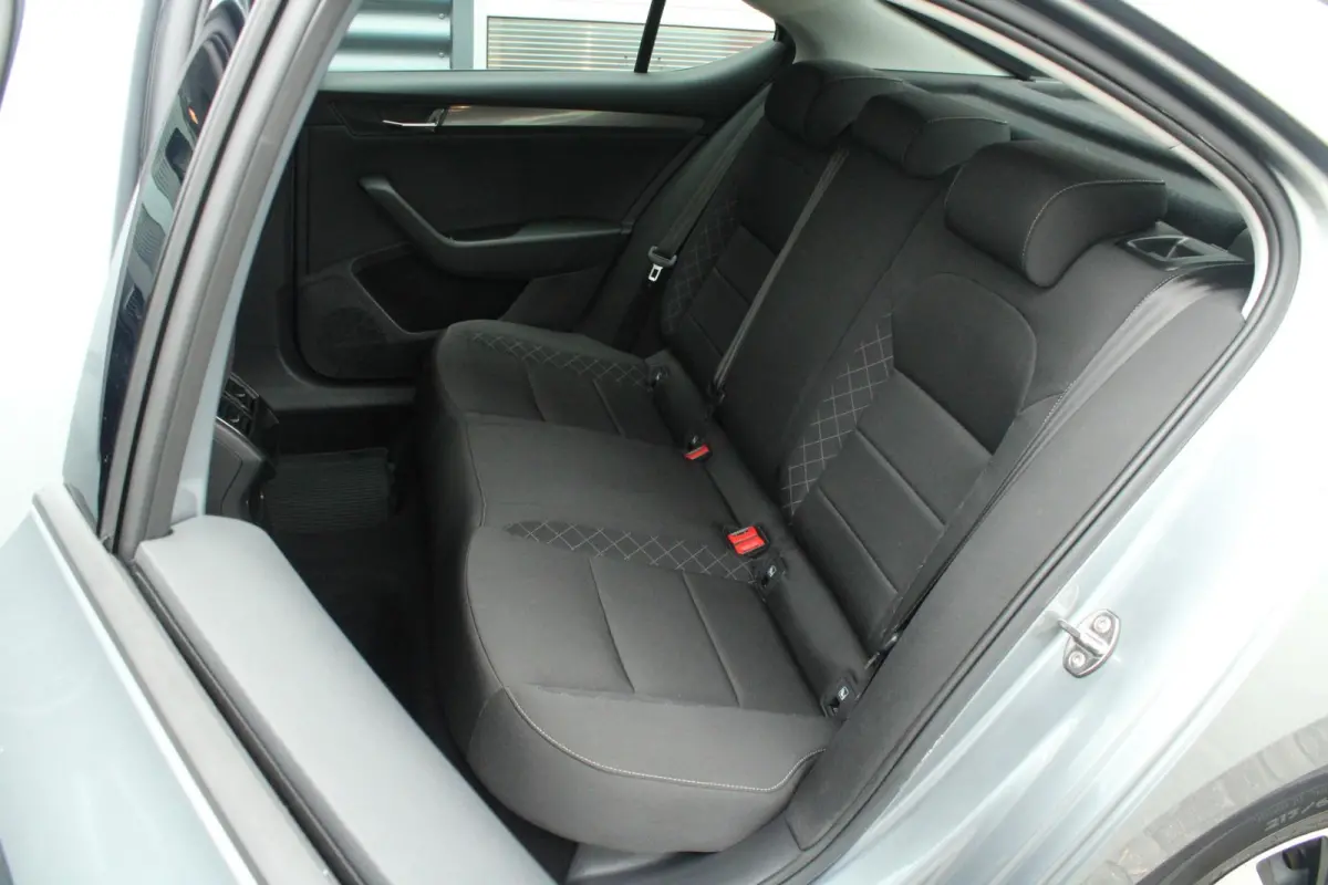 1.5 TSI 150pk Ambition | Verwarmde Voorruit | Cruise Control | 17"  Velgen | Parkeersensoren | Stoelverwarming | Climate Control