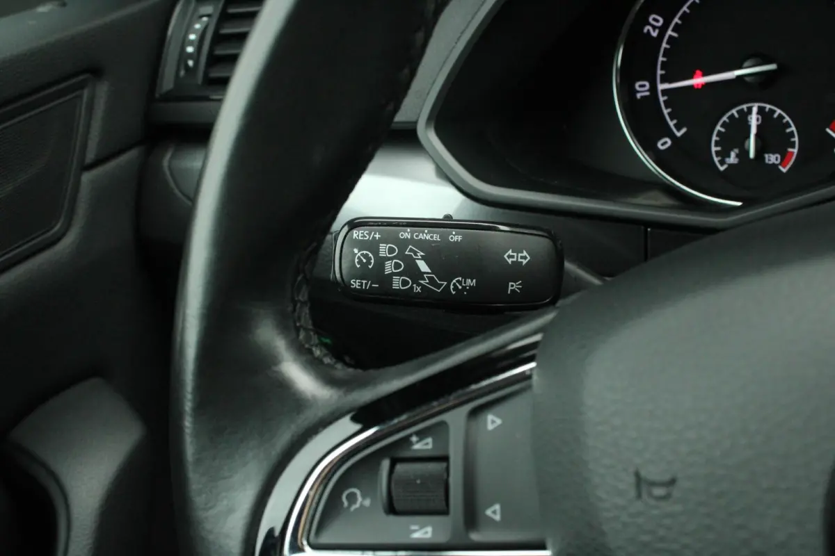 1.5 TSI 150pk Ambition | Verwarmde Voorruit | Cruise Control | 17"  Velgen | Parkeersensoren | Stoelverwarming | Climate Control