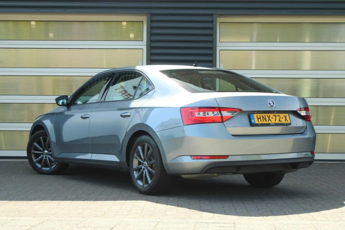1.5 TSI 150pk Ambition | Verwarmde Voorruit | Cruise Control | 17"  Velgen | Parkeersensoren | Stoelverwarming | Climate Control