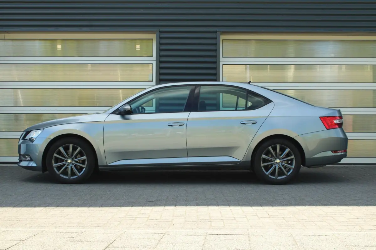 1.5 TSI 150pk Ambition | Verwarmde Voorruit | Cruise Control | 17"  Velgen | Parkeersensoren | Stoelverwarming | Climate Control