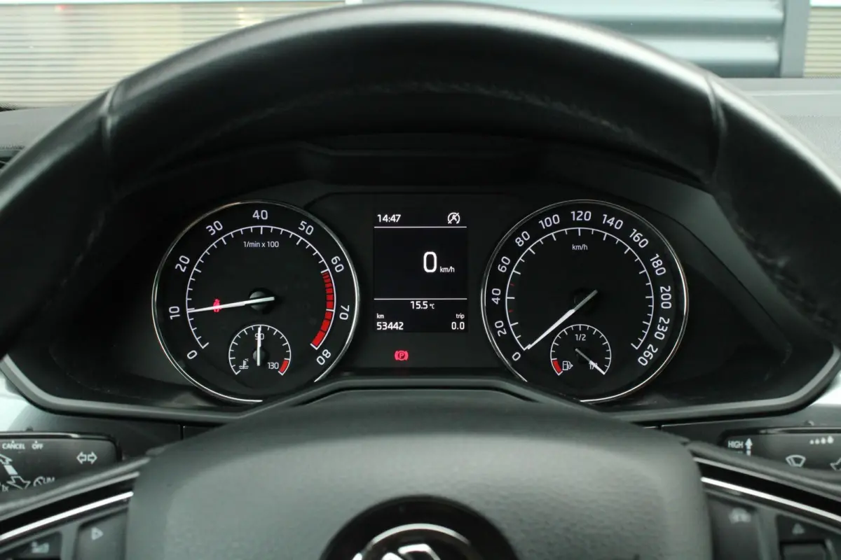 1.5 TSI 150pk Ambition | Verwarmde Voorruit | Cruise Control | 17"  Velgen | Parkeersensoren | Stoelverwarming | Climate Control