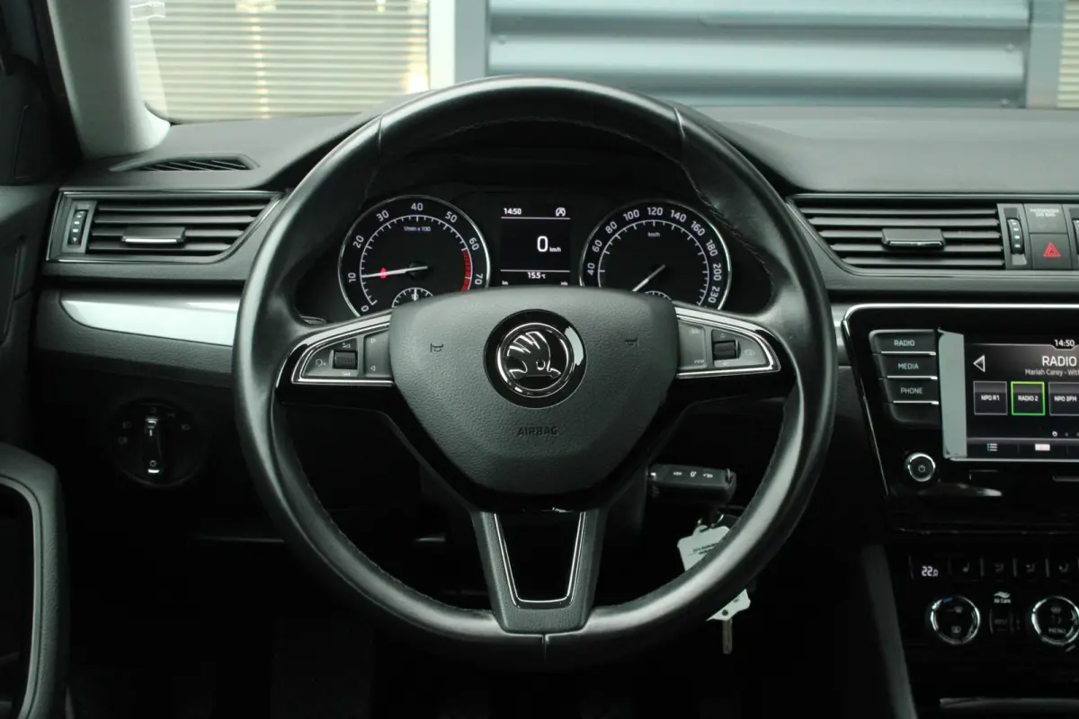 1.5 TSI 150pk Ambition | Verwarmde Voorruit | Cruise Control | 17"  Velgen | Parkeersensoren | Stoelverwarming | Climate Control