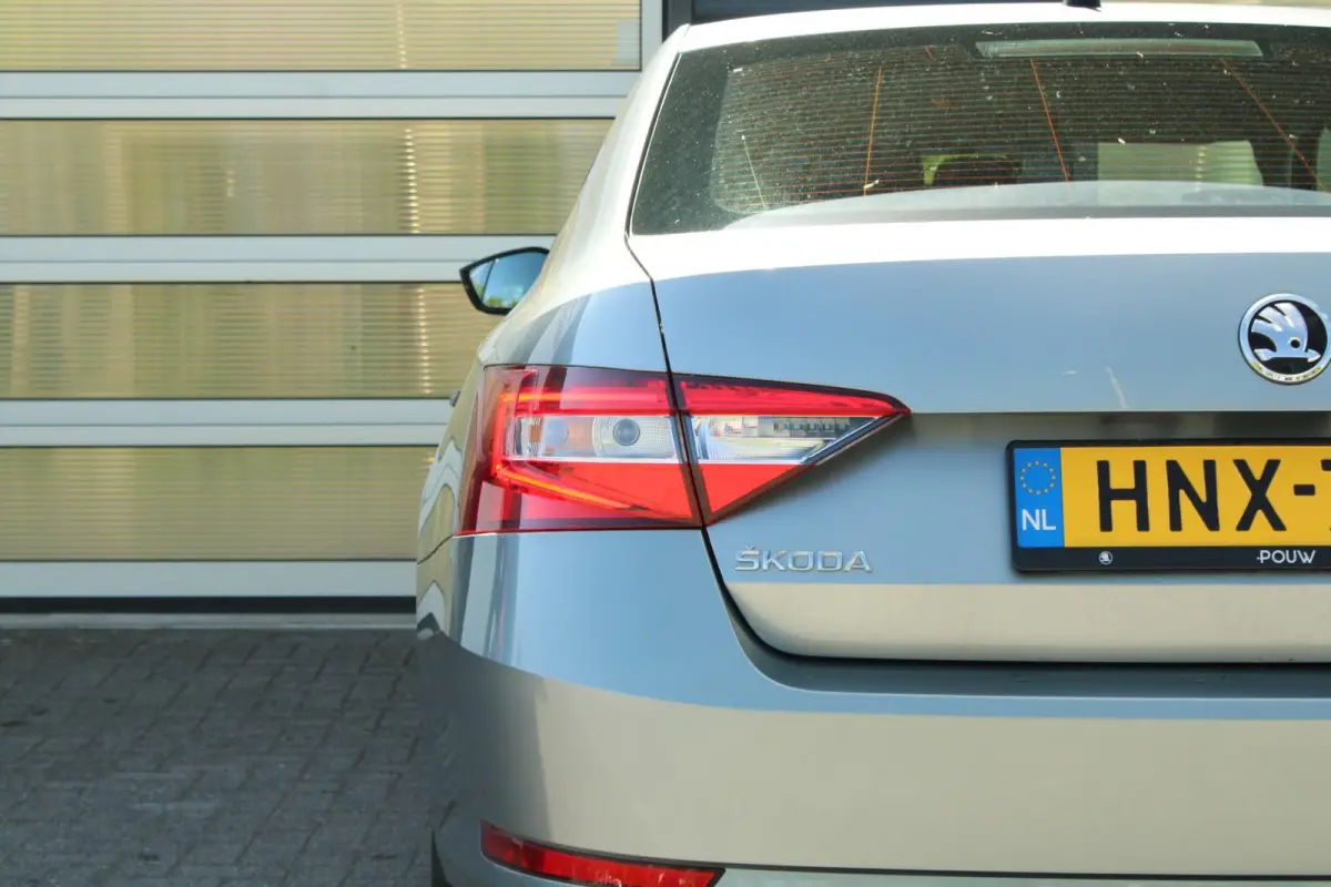 1.5 TSI 150pk Ambition | Verwarmde Voorruit | Cruise Control | 17"  Velgen | Parkeersensoren | Stoelverwarming | Climate Control