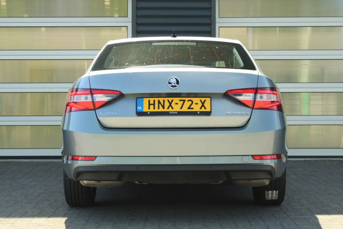 1.5 TSI 150pk Ambition | Verwarmde Voorruit | Cruise Control | 17"  Velgen | Parkeersensoren | Stoelverwarming | Climate Control