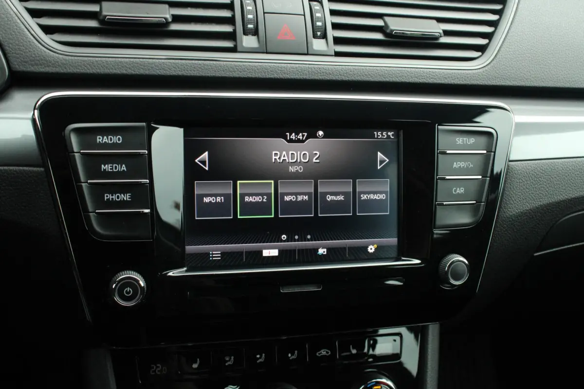 1.5 TSI 150pk Ambition | Verwarmde Voorruit | Cruise Control | 17"  Velgen | Parkeersensoren | Stoelverwarming | Climate Control
