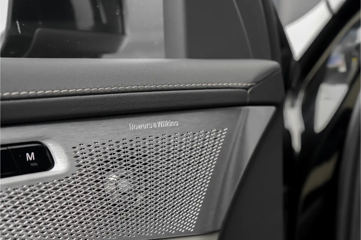 2.0 T8 Plug-in AWD Ultra Black 7p Model 2027 B&W Pano Massage Stoelventilatie Trekhaak