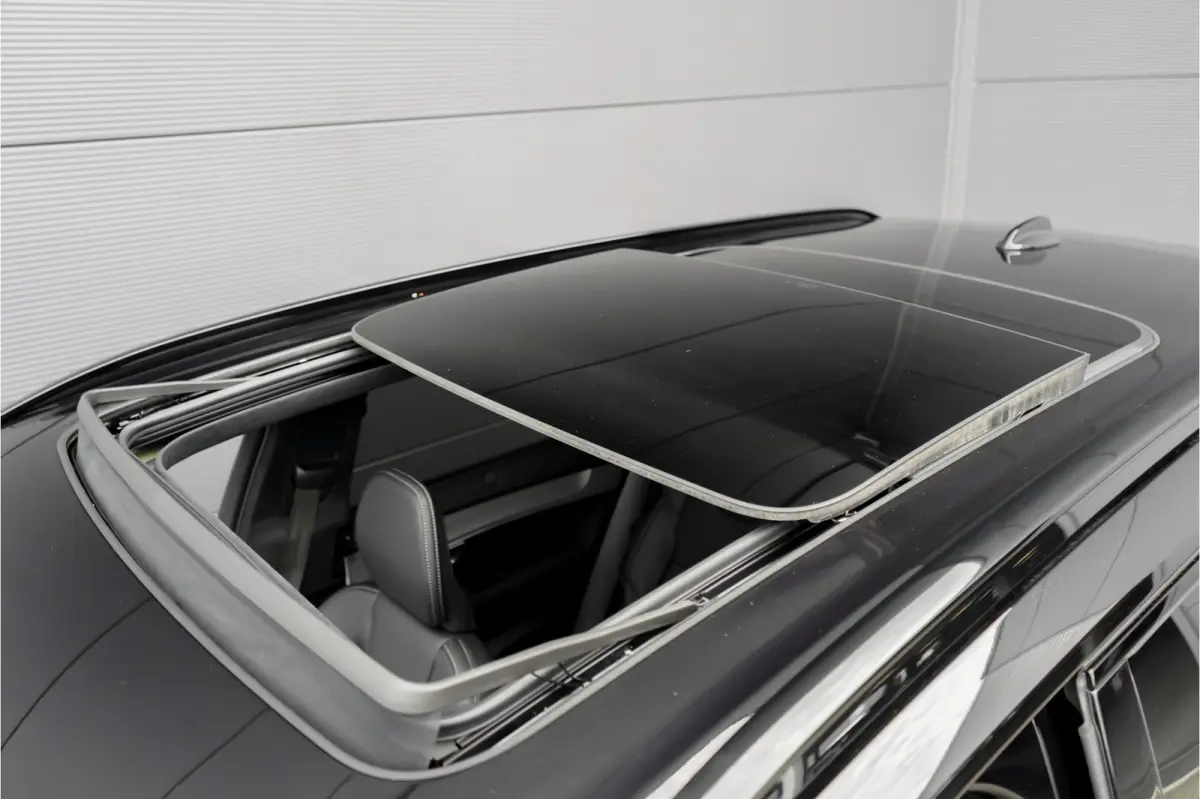 2.0 T8 Plug-in AWD Ultra Black 7p Model 2027 B&W Pano Massage Stoelventilatie Trekhaak