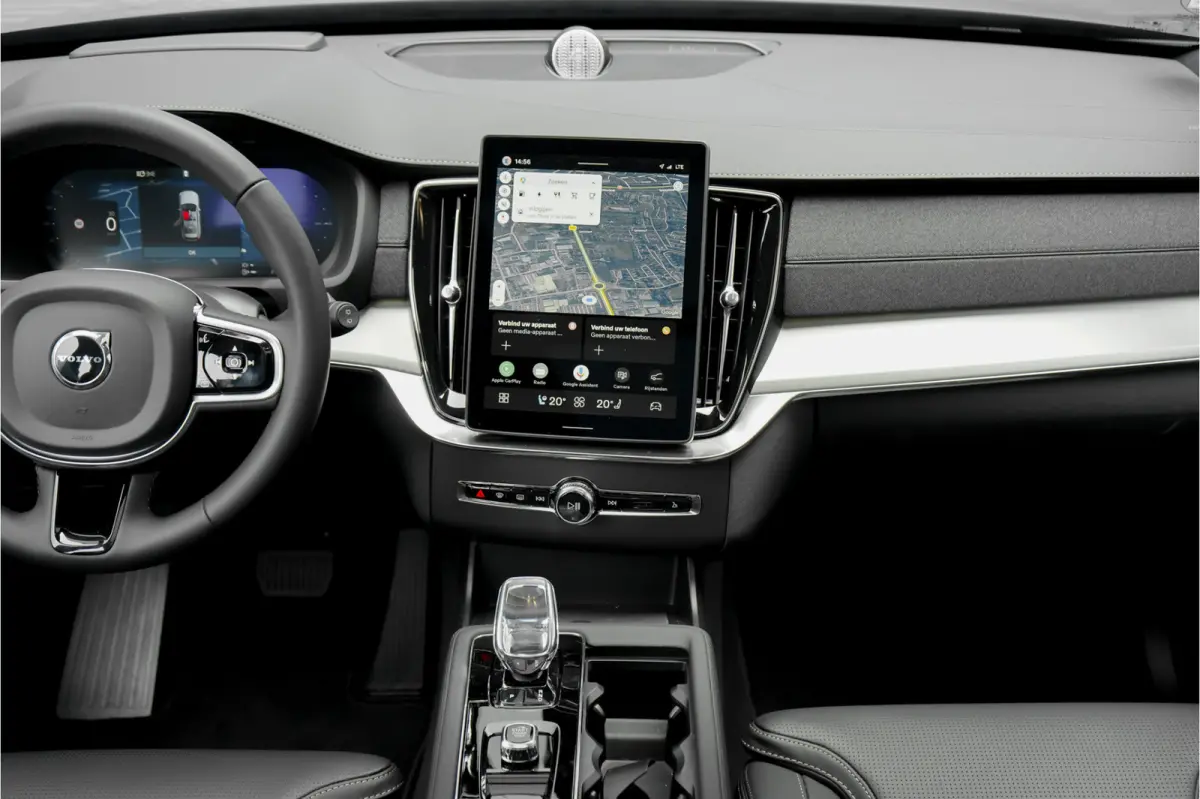 2.0 T8 Plug-in AWD Ultra Black 7p Model 2027 B&W Pano Massage Stoelventilatie Trekhaak