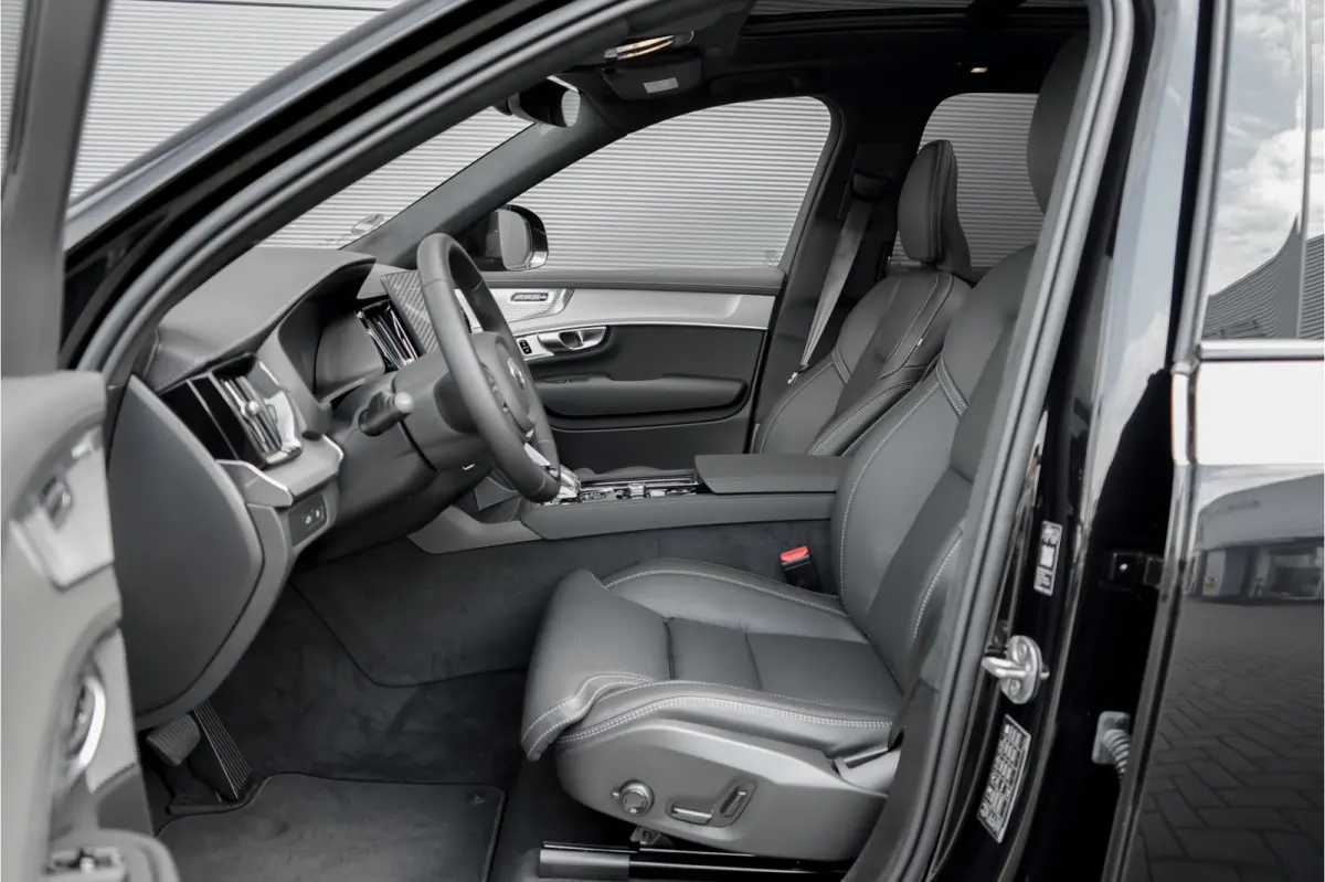 2.0 T8 Plug-in AWD Ultra Black 7p Model 2027 B&W Pano Massage Stoelventilatie Trekhaak