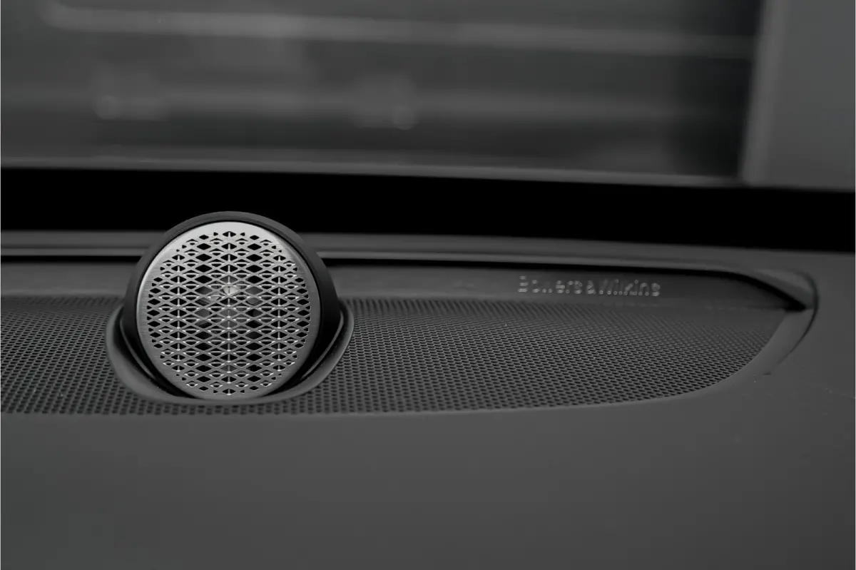 2.0 T8 Plug-in AWD Ultra Black 7p Model 2027 B&W Pano Massage Stoelventilatie Trekhaak