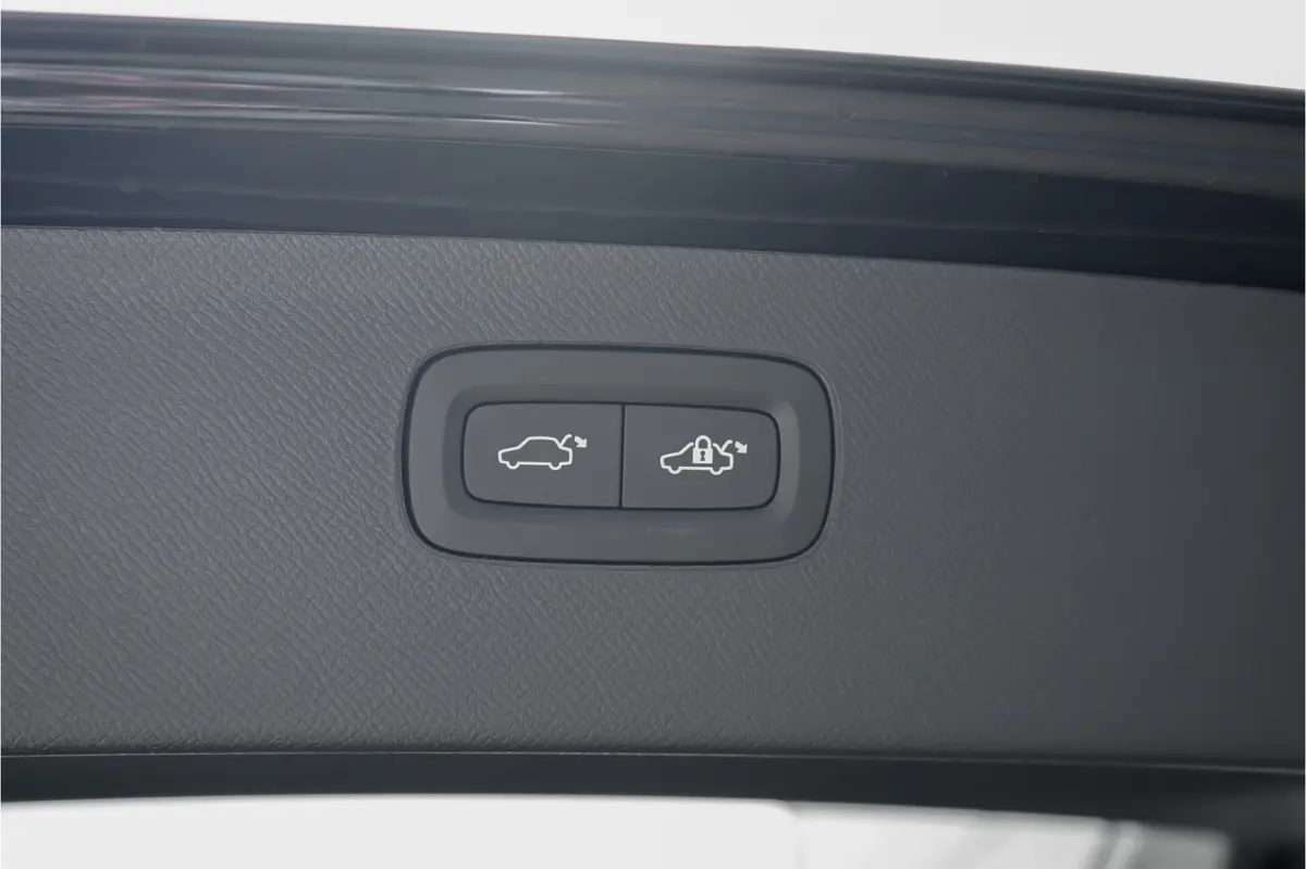 2.0 T8 Plug-in AWD Ultra Black 7p Model 2027 B&W Pano Massage Stoelventilatie Trekhaak