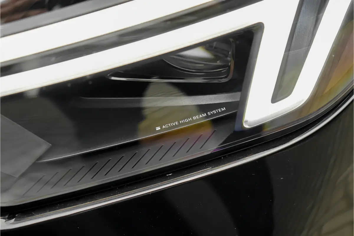 2.0 T8 Plug-in AWD Ultra Black 7p Model 2027 B&W Pano Massage Stoelventilatie Trekhaak