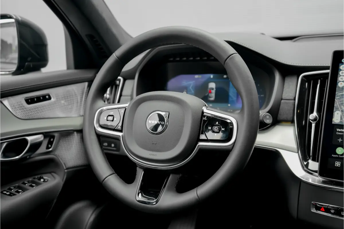 2.0 T8 Plug-in AWD Ultra Black 7p Model 2027 B&W Pano Massage Stoelventilatie Trekhaak