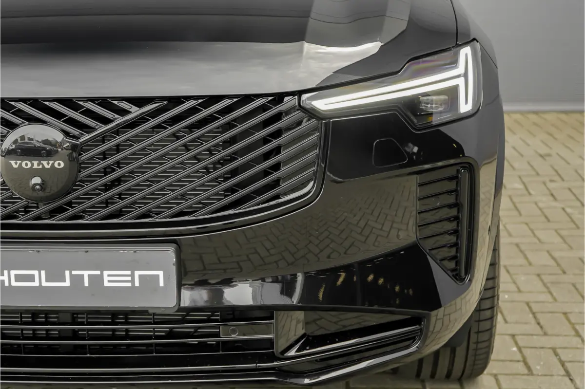 2.0 T8 Plug-in AWD Ultra Black 7p Model 2027 B&W Pano Massage Stoelventilatie Trekhaak