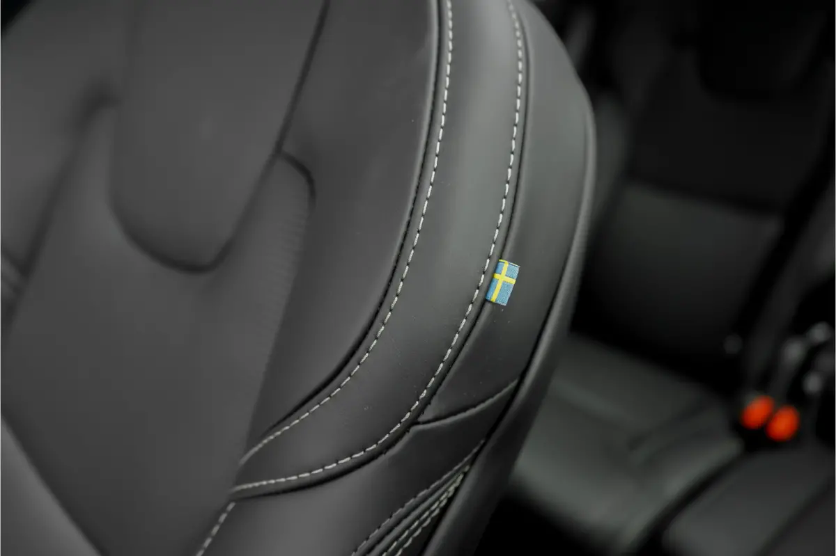 2.0 T8 Plug-in AWD Ultra Black 7p Model 2027 B&W Pano Massage Stoelventilatie Trekhaak
