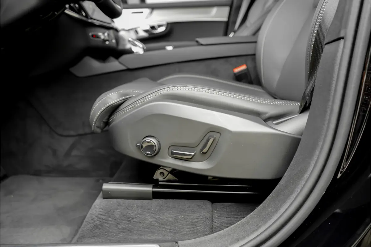 2.0 T8 Plug-in AWD Ultra Black 7p Model 2027 B&W Pano Massage Stoelventilatie Trekhaak