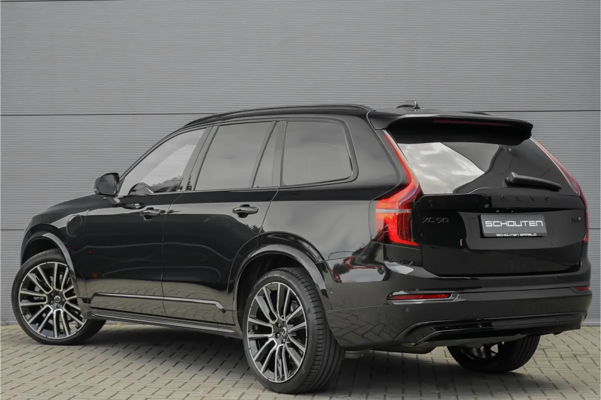2.0 T8 Plug-in AWD Ultra Black 7p Model 2027 B&W Pano Massage Stoelventilatie Trekhaak