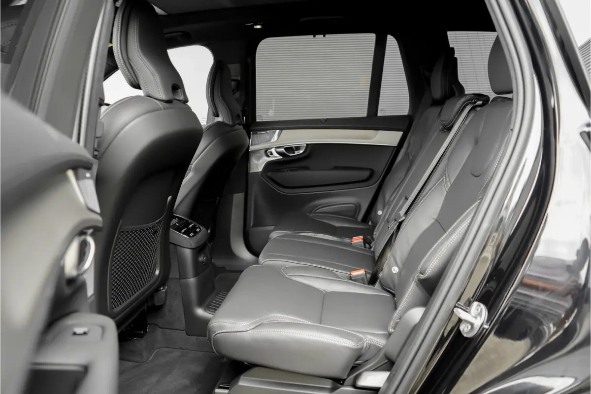2.0 T8 Plug-in AWD Ultra Black 7p Model 2027 B&W Pano Massage Stoelventilatie Trekhaak
