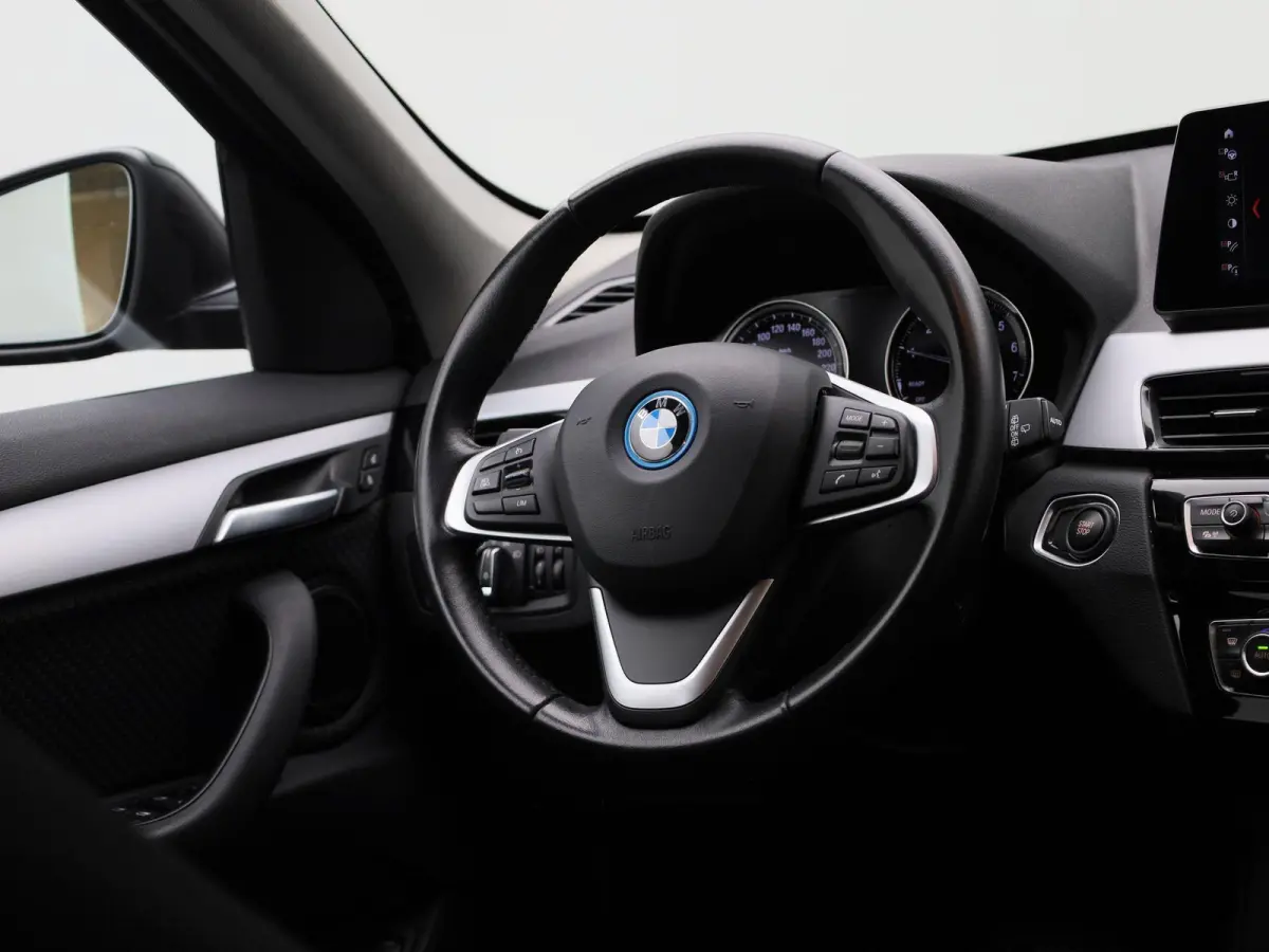 xDrive25e | Automaat | Achteruitrijcamera | Parkeersensoren | Climate Control |