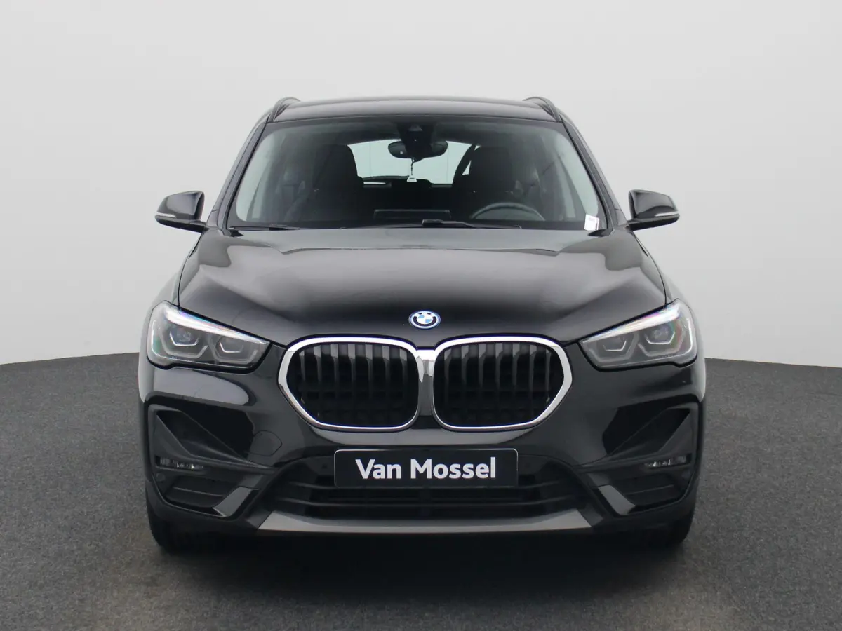 xDrive25e | Automaat | Achteruitrijcamera | Parkeersensoren | Climate Control |