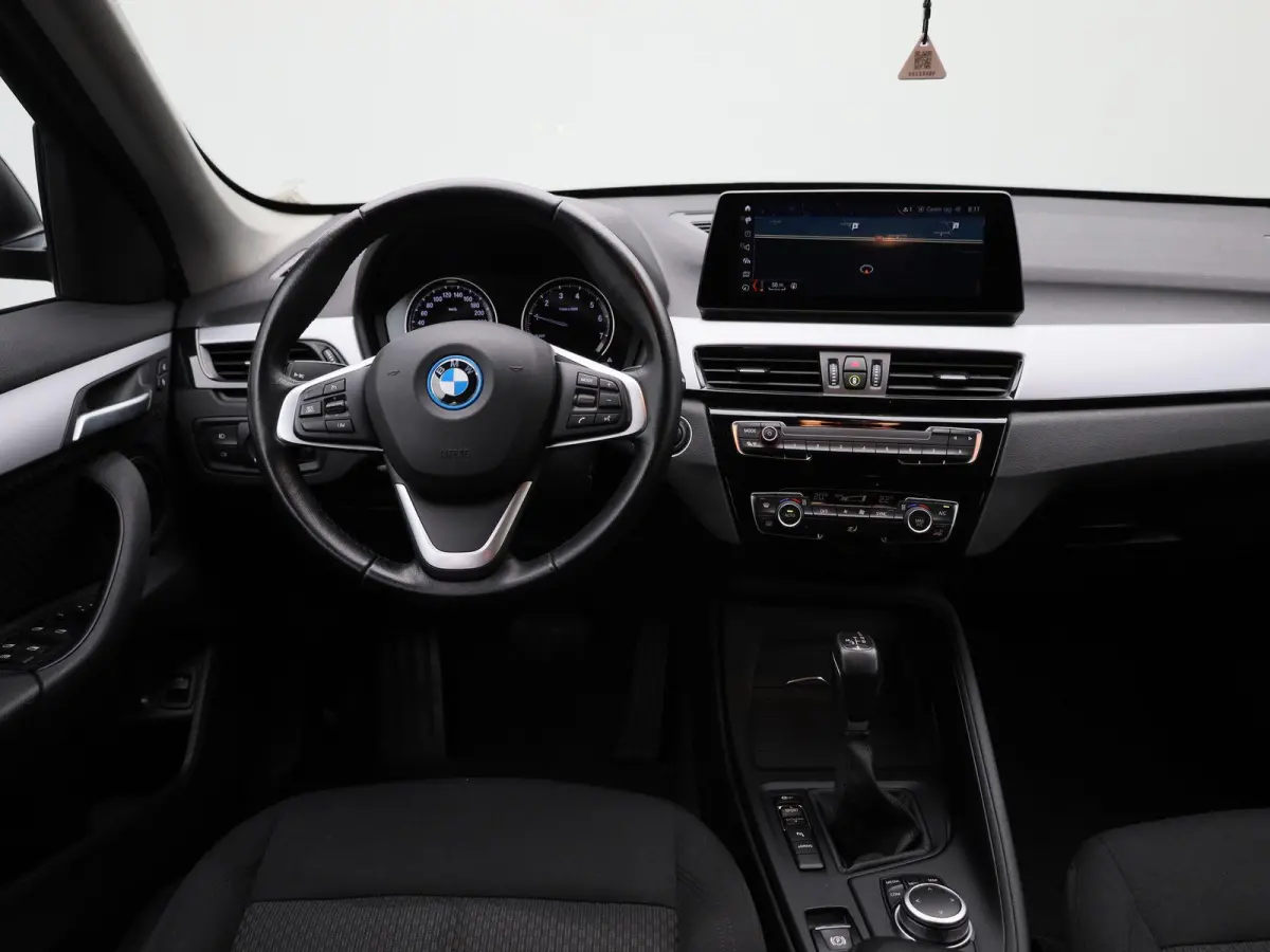 xDrive25e | Automaat | Achteruitrijcamera | Parkeersensoren | Climate Control |