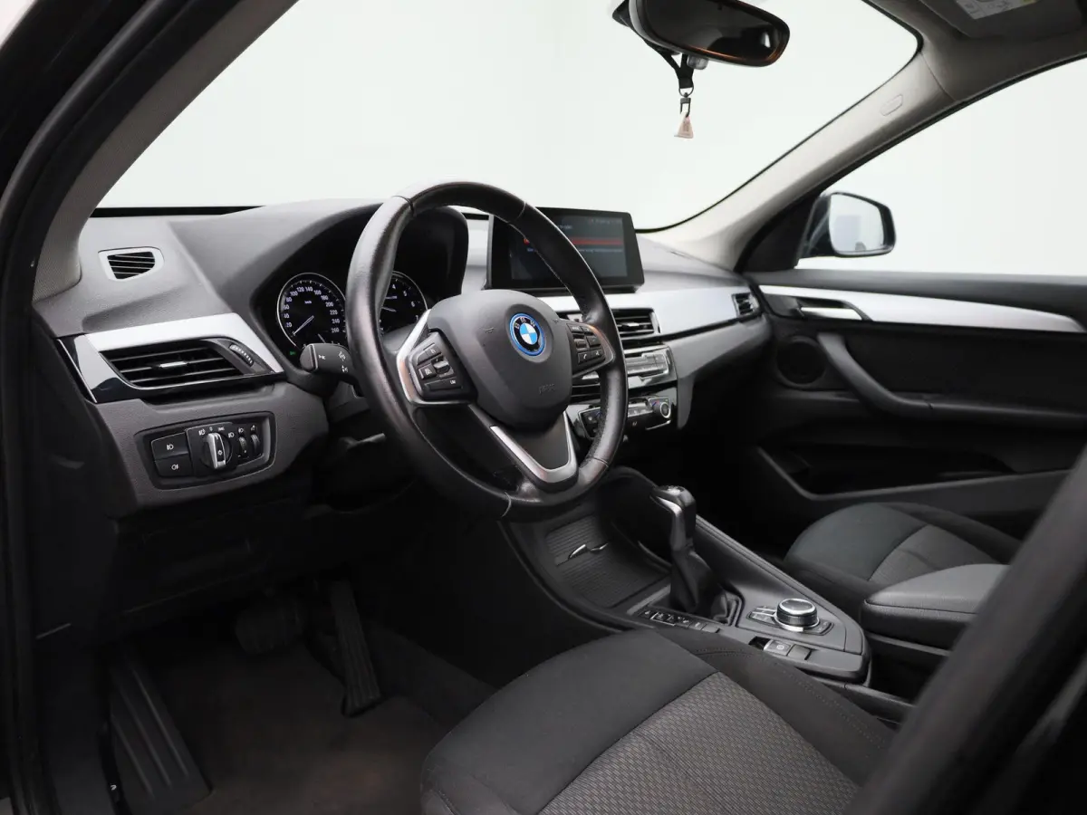 xDrive25e | Automaat | Achteruitrijcamera | Parkeersensoren | Climate Control |