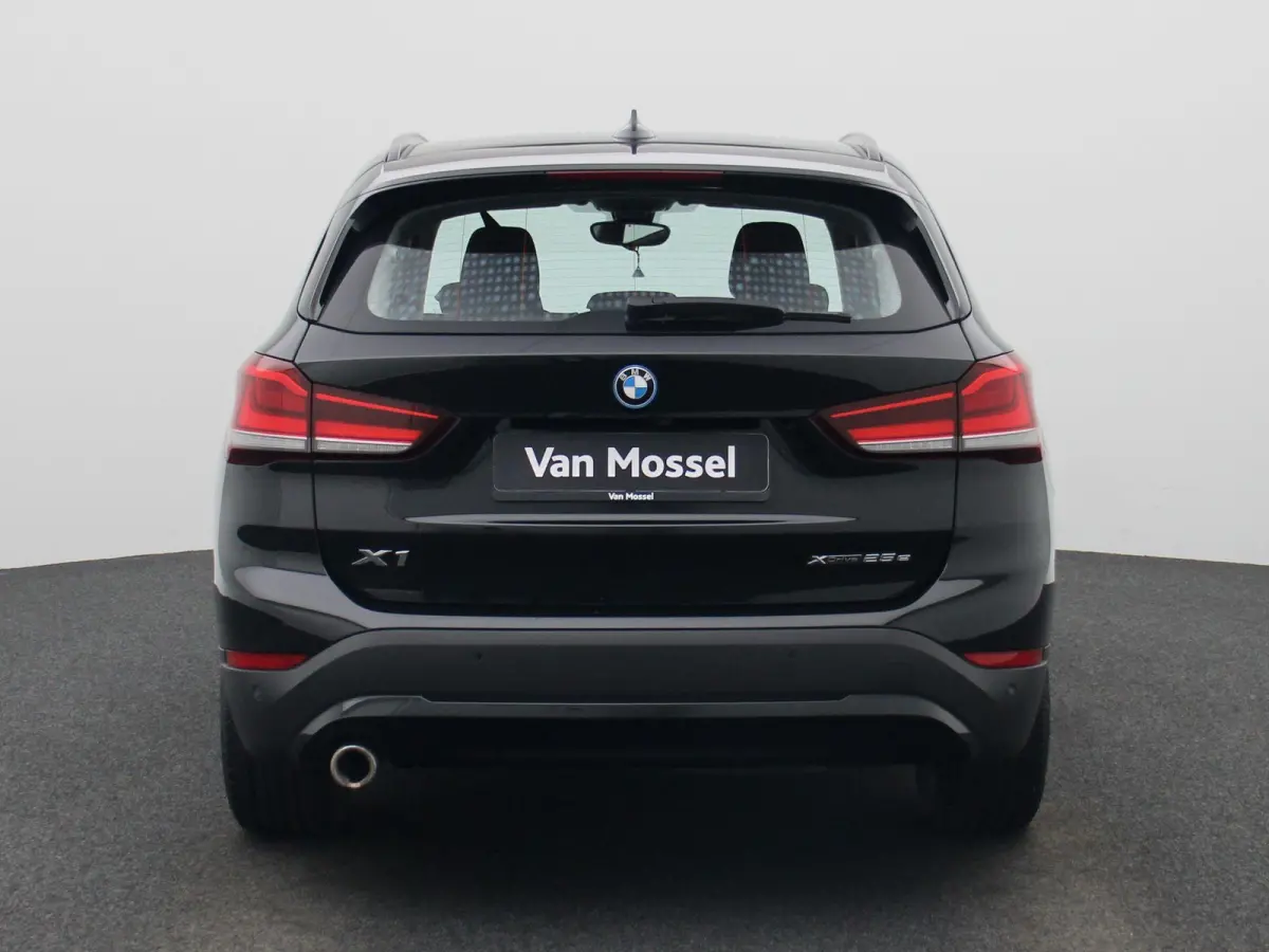 xDrive25e | Automaat | Achteruitrijcamera | Parkeersensoren | Climate Control |