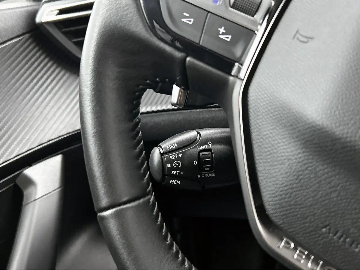 1.2 PureTech Allure | Apple Car Play / Android Auto | Parkeer camera | Verwarmbare stoelen | Climate Control | Cruise Control
