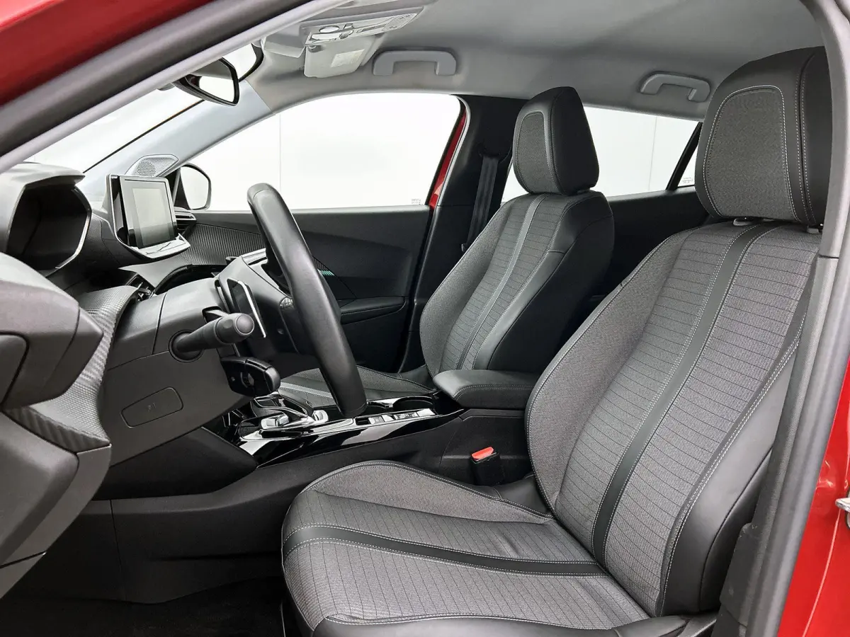 1.2 PureTech Allure | Apple Car Play / Android Auto | Parkeer camera | Verwarmbare stoelen | Climate Control | Cruise Control