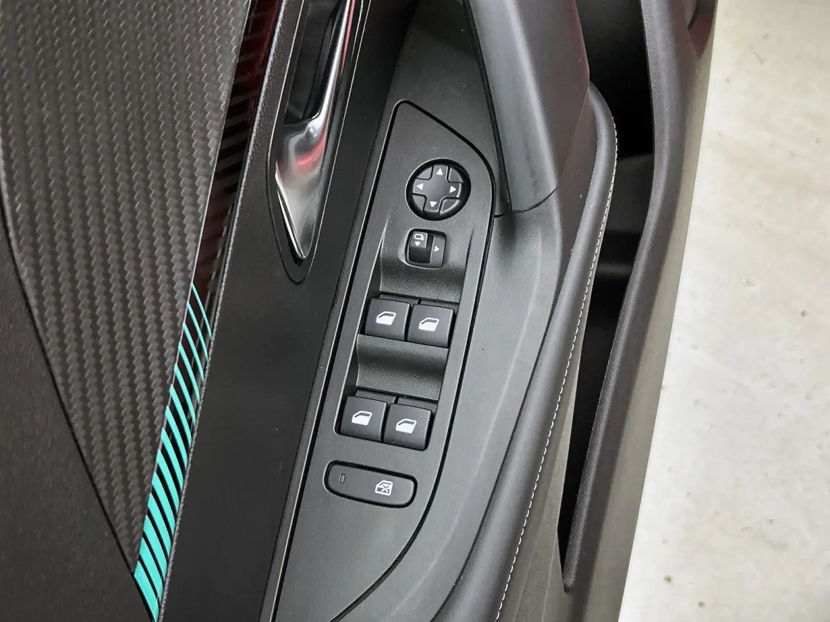 1.2 PureTech Allure | Apple Car Play / Android Auto | Parkeer camera | Verwarmbare stoelen | Climate Control | Cruise Control