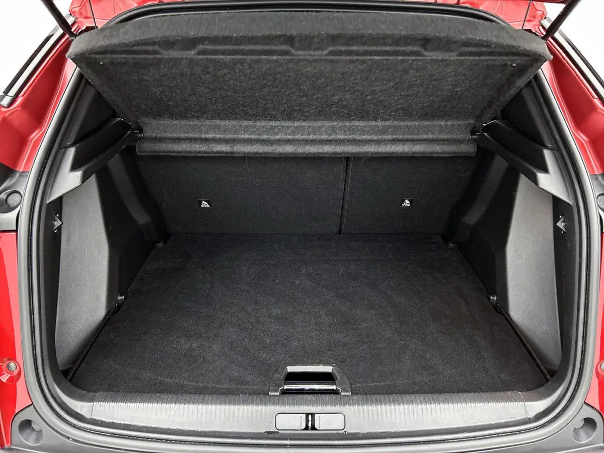 1.2 PureTech Allure | Apple Car Play / Android Auto | Parkeer camera | Verwarmbare stoelen | Climate Control | Cruise Control
