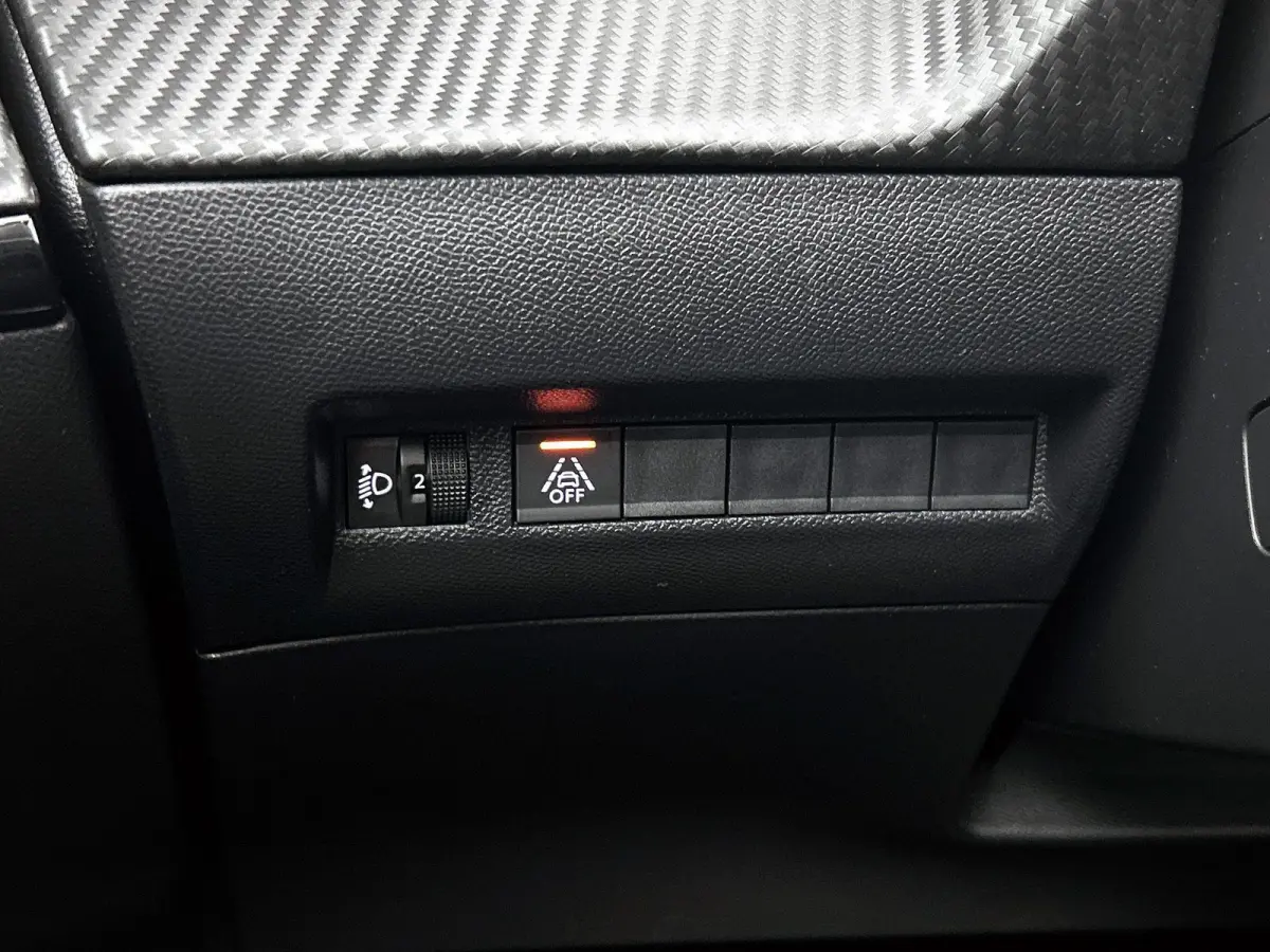 1.2 PureTech Allure | Apple Car Play / Android Auto | Parkeer camera | Verwarmbare stoelen | Climate Control | Cruise Control