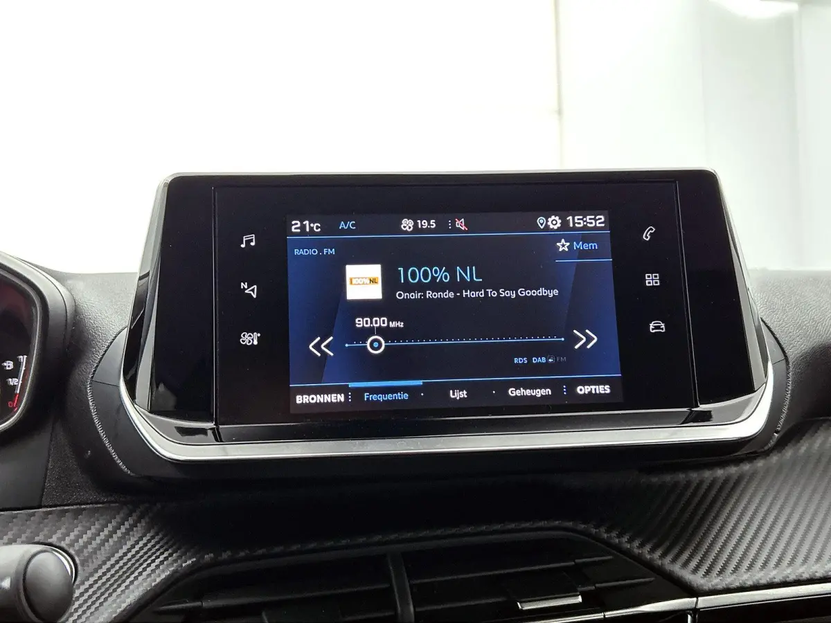 1.2 PureTech Allure | Apple Car Play / Android Auto | Parkeer camera | Verwarmbare stoelen | Climate Control | Cruise Control
